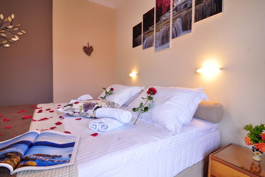 Rolandos Apartments Agios Gordios  Ngoại thất bức ảnh