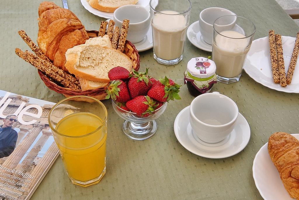 Rolandos Apartments Agios Gordios  Ngoại thất bức ảnh